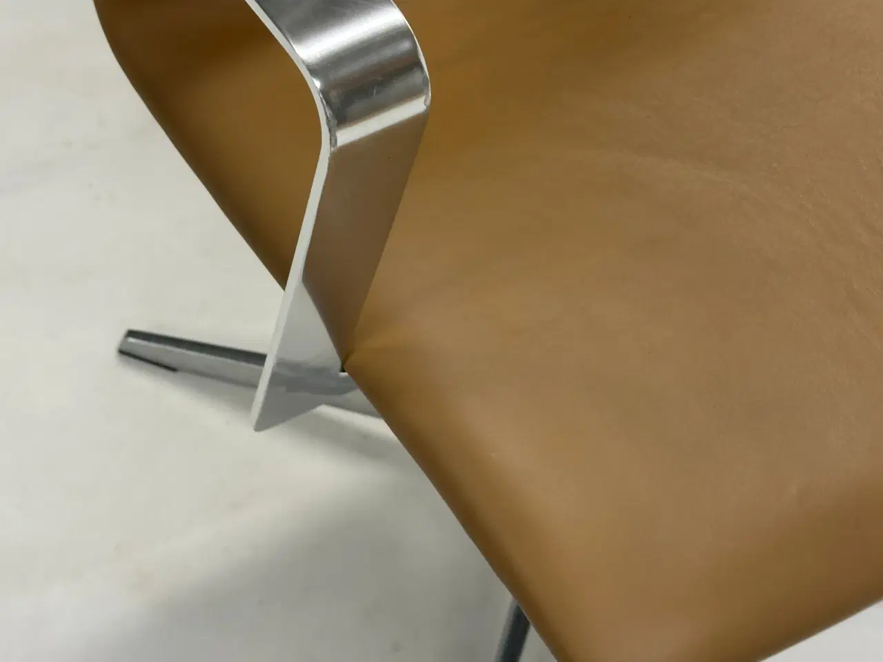 Billede 7 - Four Design - 4-Cast® XL Mødestol (Lysebrun m. krom armlæn)