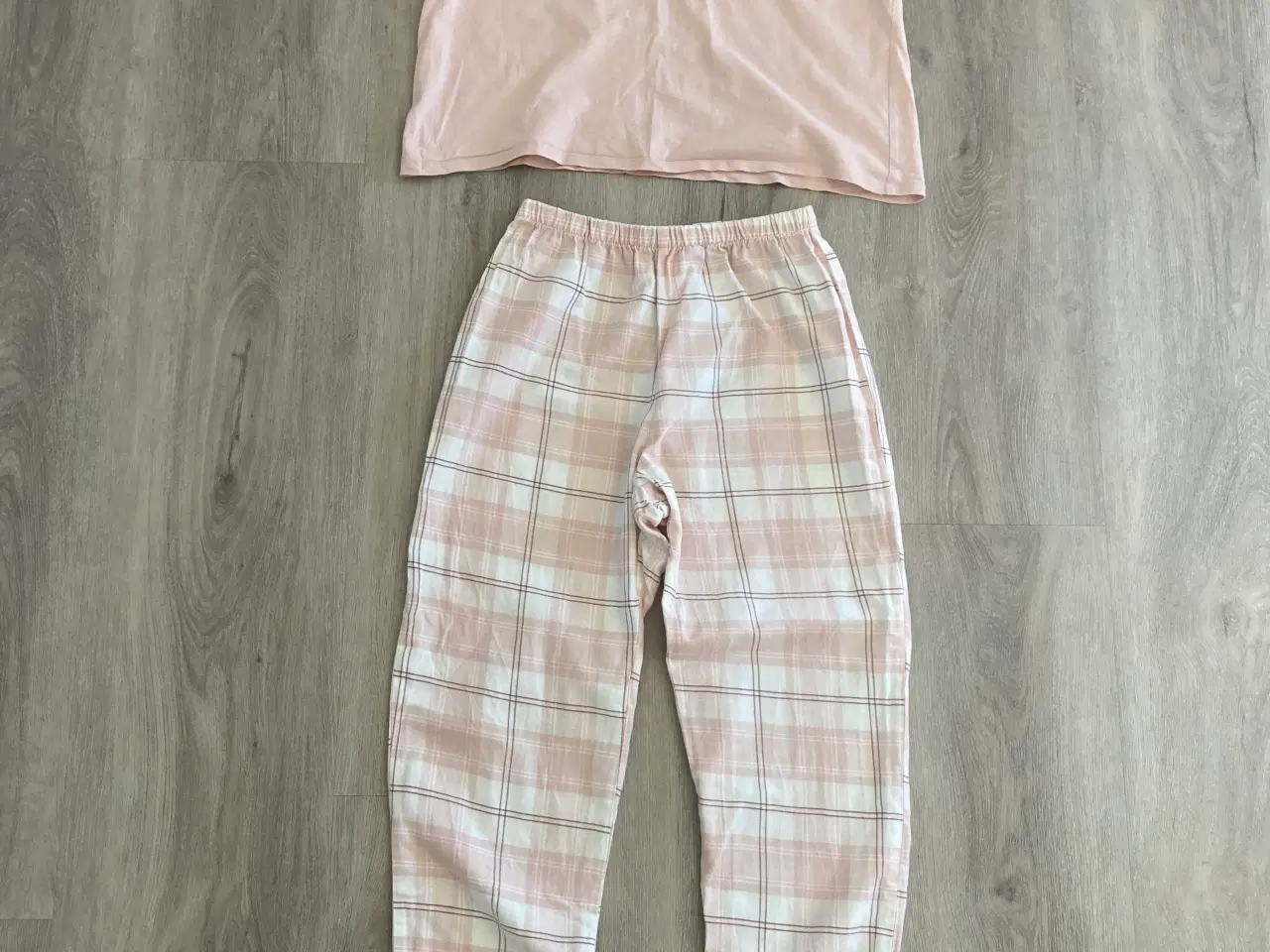 Billede 1 - Nattøj i str. 146/152