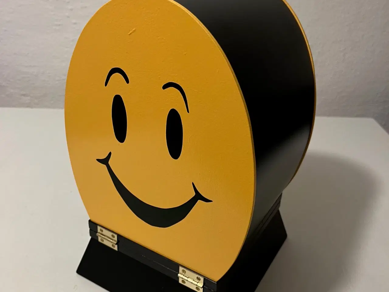 Billede 2 - Glad vinholder til 3 liter rødvin