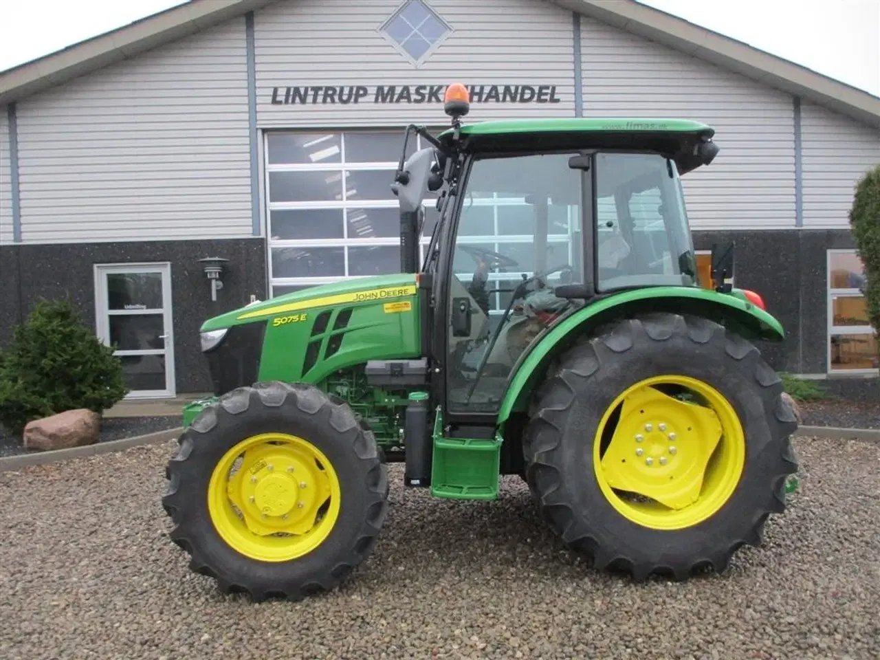 Billede 17 - John Deere 5075E  med koblings frit vendergear ved rattet og 40kmt gearkasse