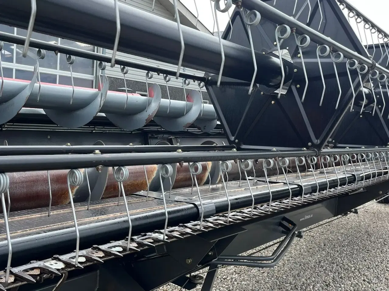 Billede 19 - Massey Ferguson 7370 BETA. Gårdmaskine med kun 1080 motortimer. Med 22fod powerflov skærebord