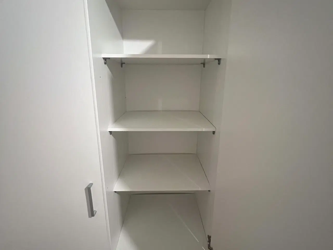 Billede 2 - Reol sælges