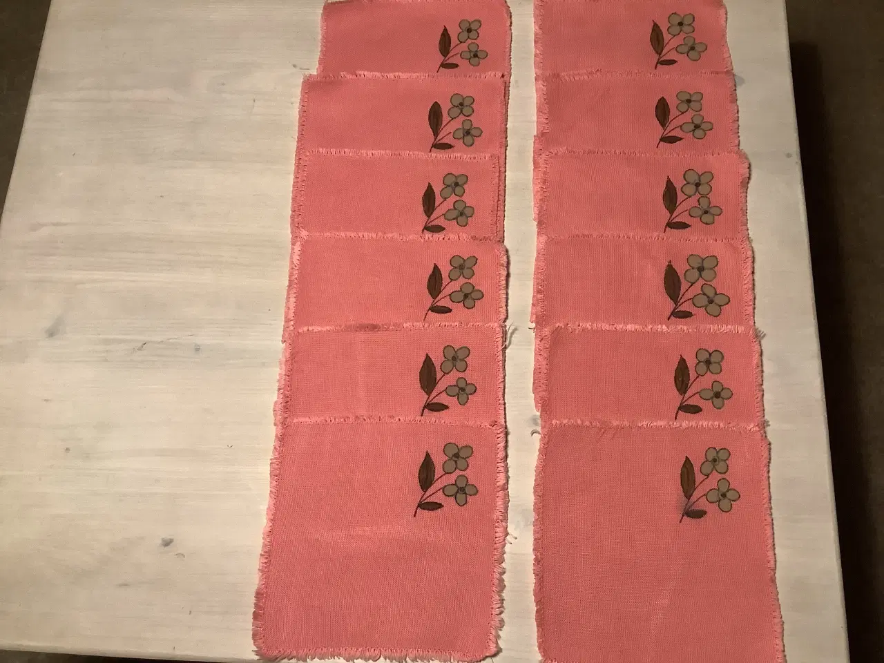 Billede 1 - Rosa dug,dækkeservietter og mundservietter 