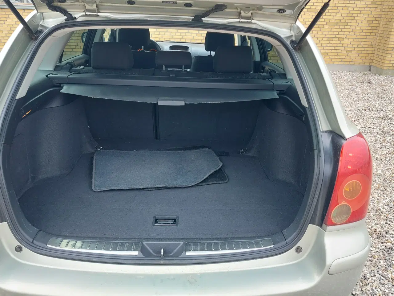 Billede 8 - NYSYNET TOYOTA AVENSIS 1,8 STW MED TRÆK