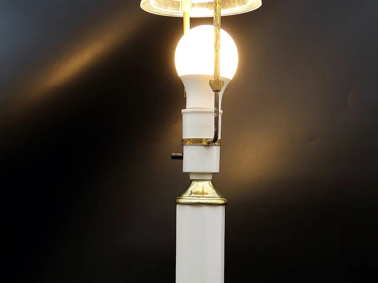 Billede 2 - Ekstra høj Heiberg bordlampe i porcelæn og messing