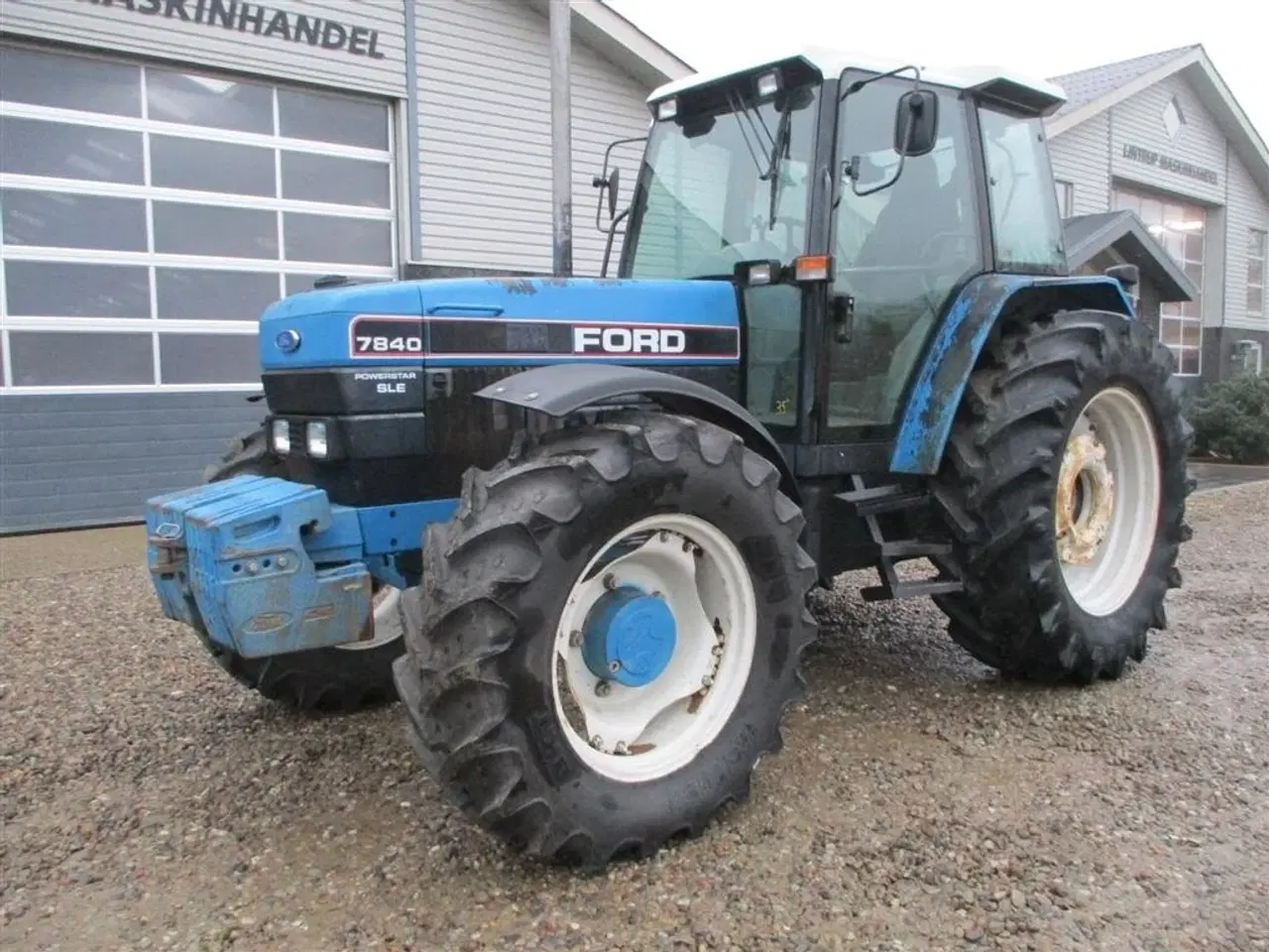 Billede 20 - New Holland 7840 SLE, med rigtig god dæk montering og knap på vendergearet.