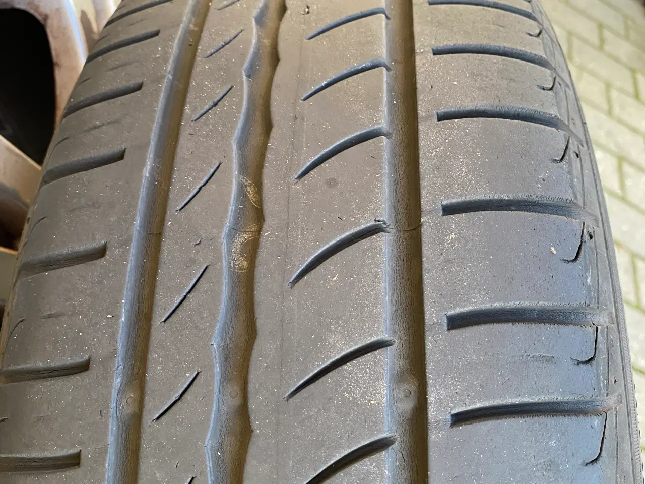 Billede 4 - Alufælge med dæk