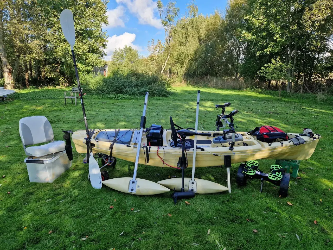 Billede 1 - Virkelig stabil og godt udstyret fiskekajak.