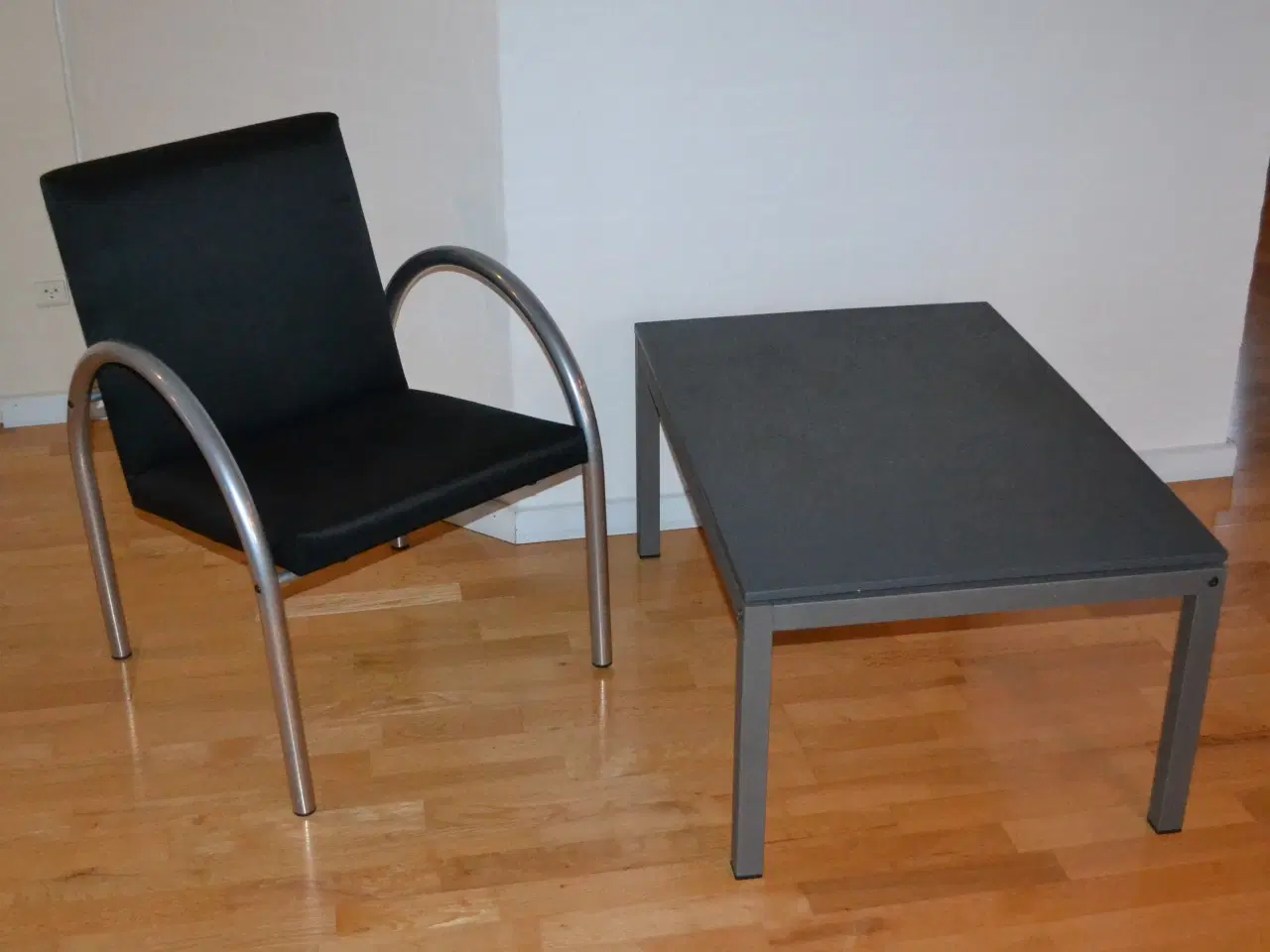 Billede 1 - Enkel sofabord og stol