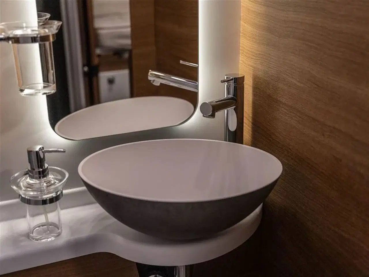 Billede 20 - 2026 - Benimar Mileo 268   Skandinavisk design og komfort året rundt