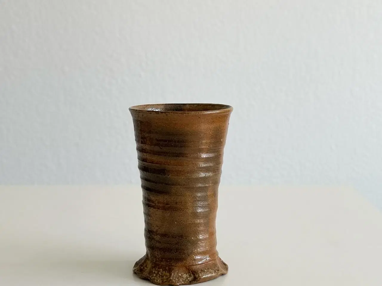 Billede 3 - Keramikbæger, brun glasur, sign. 98