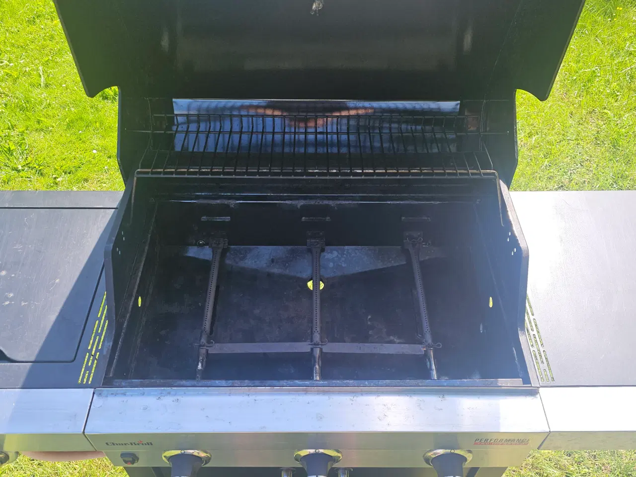 Billede 3 -  Stor Char-Broil gasgrill med 3 brændere & overtræ