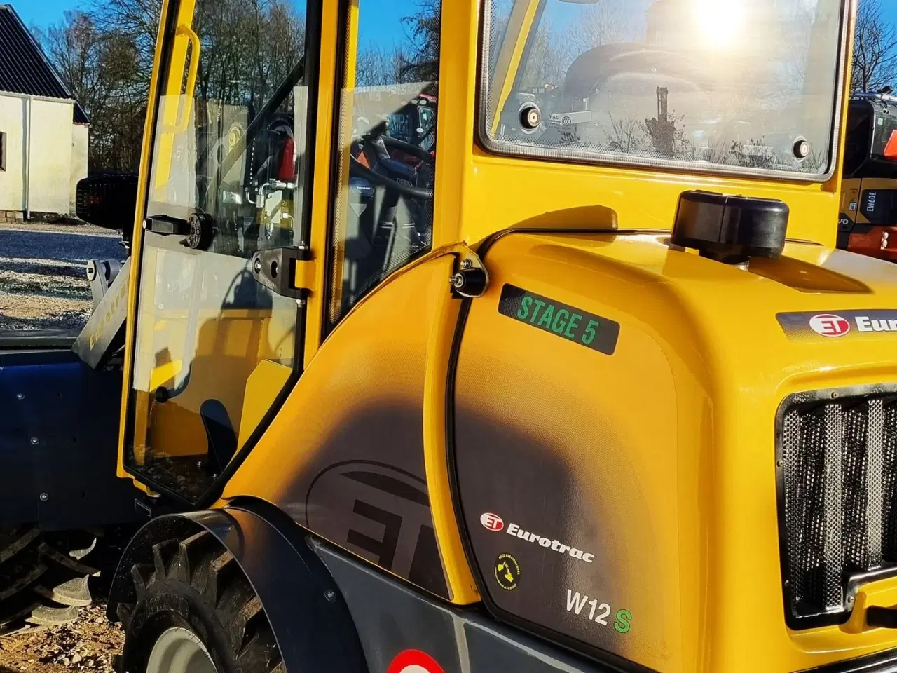 Billede 5 - Eurotrac W12S / lukket kabine / fabriksny / skovl & gafler / Kubota motor