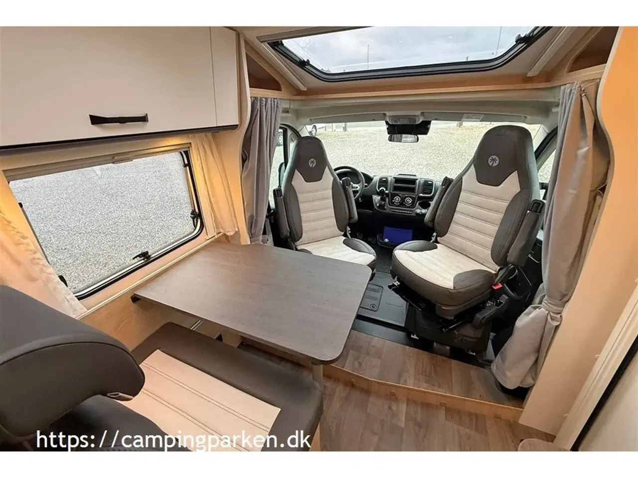 Billede 5 - 2026 - SunLight   Sunlights populære smalle Van med enkeltsenge, automatgear og adaptiv fartpilot