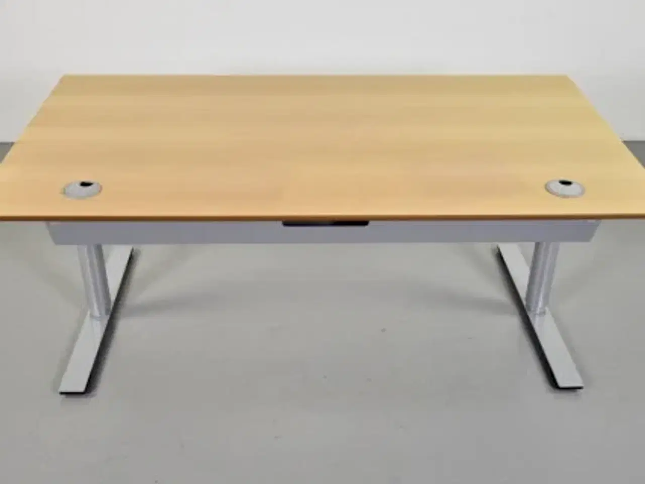 Billede 3 - Hæve-/sænkebord med plade i bøg og på grå stel