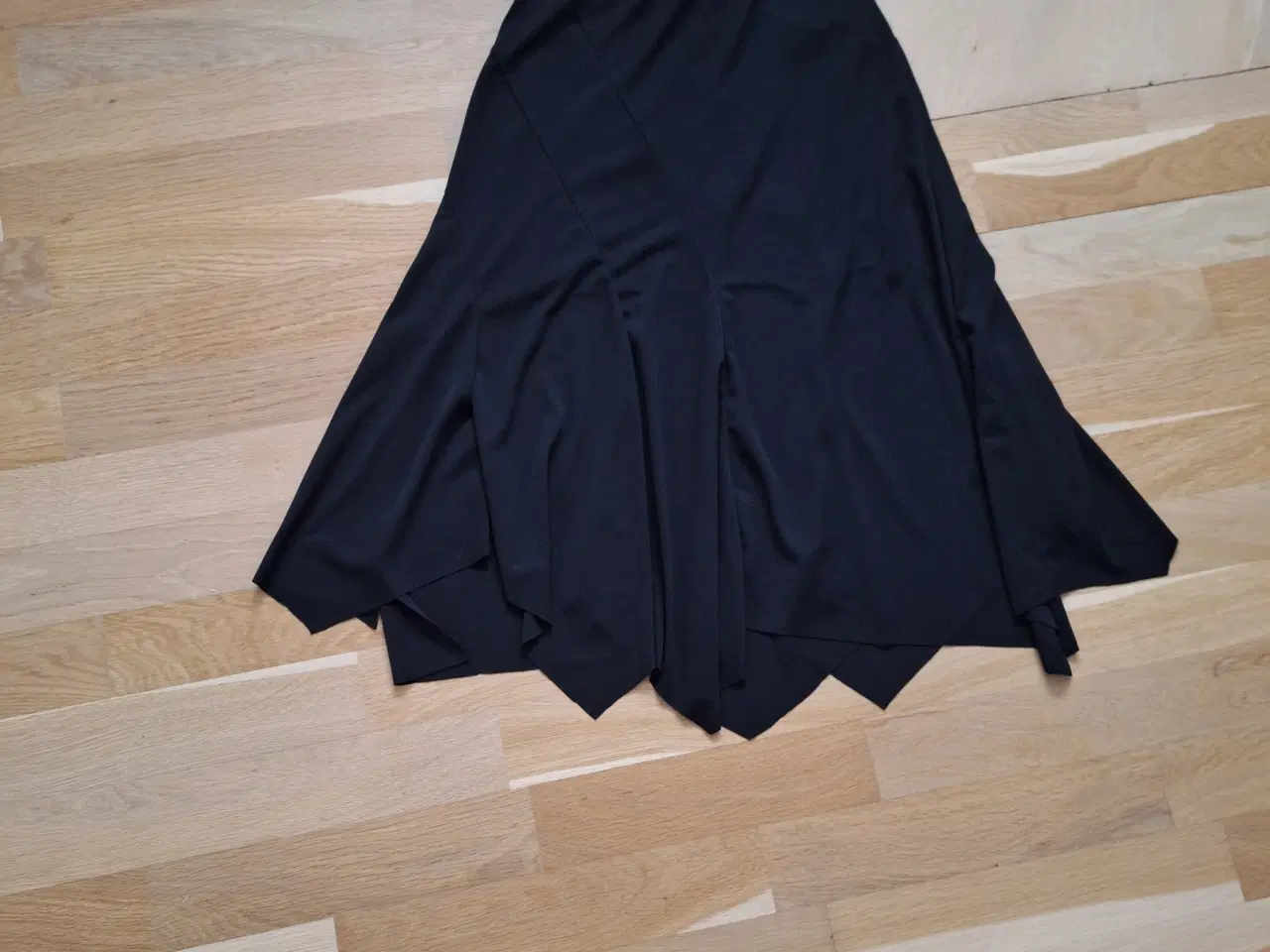 Billede 1 - Nederdel 	