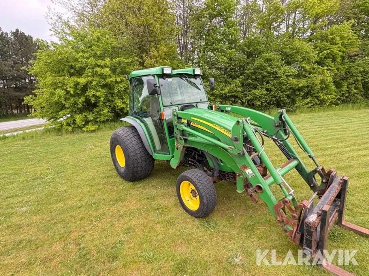 Billede 3 - Traktor John Deere 4520 med frontlæsser frontlift gafler og skovl