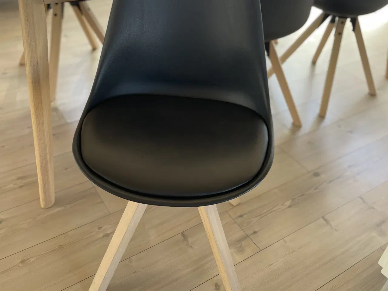 Billede 2 - Mallorca Spisebord m/ tillægsplader og 6 stole