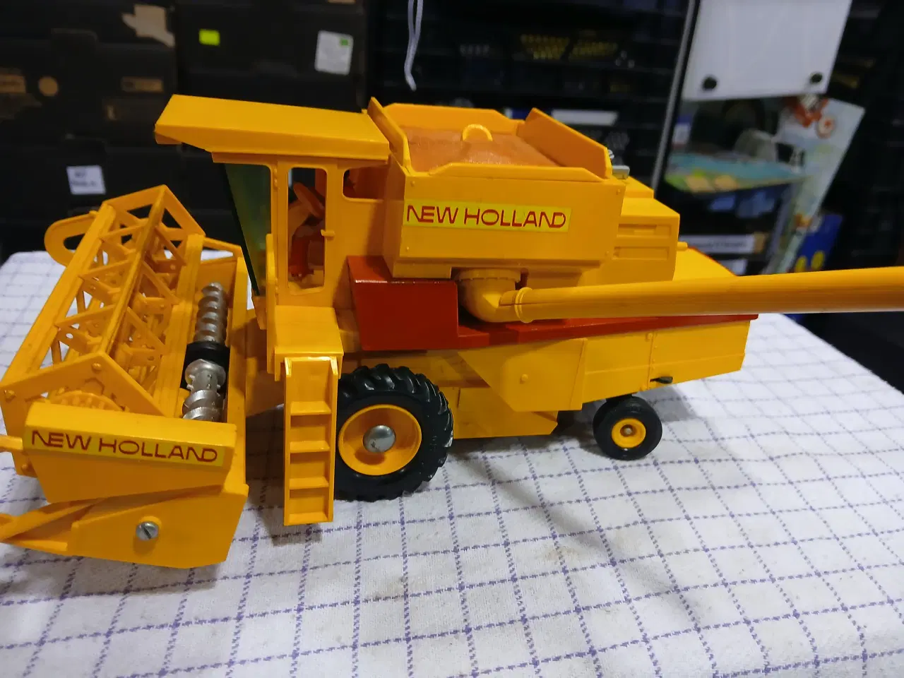 Billede 4 - New holland Mejetærsker  fra Britains 1982