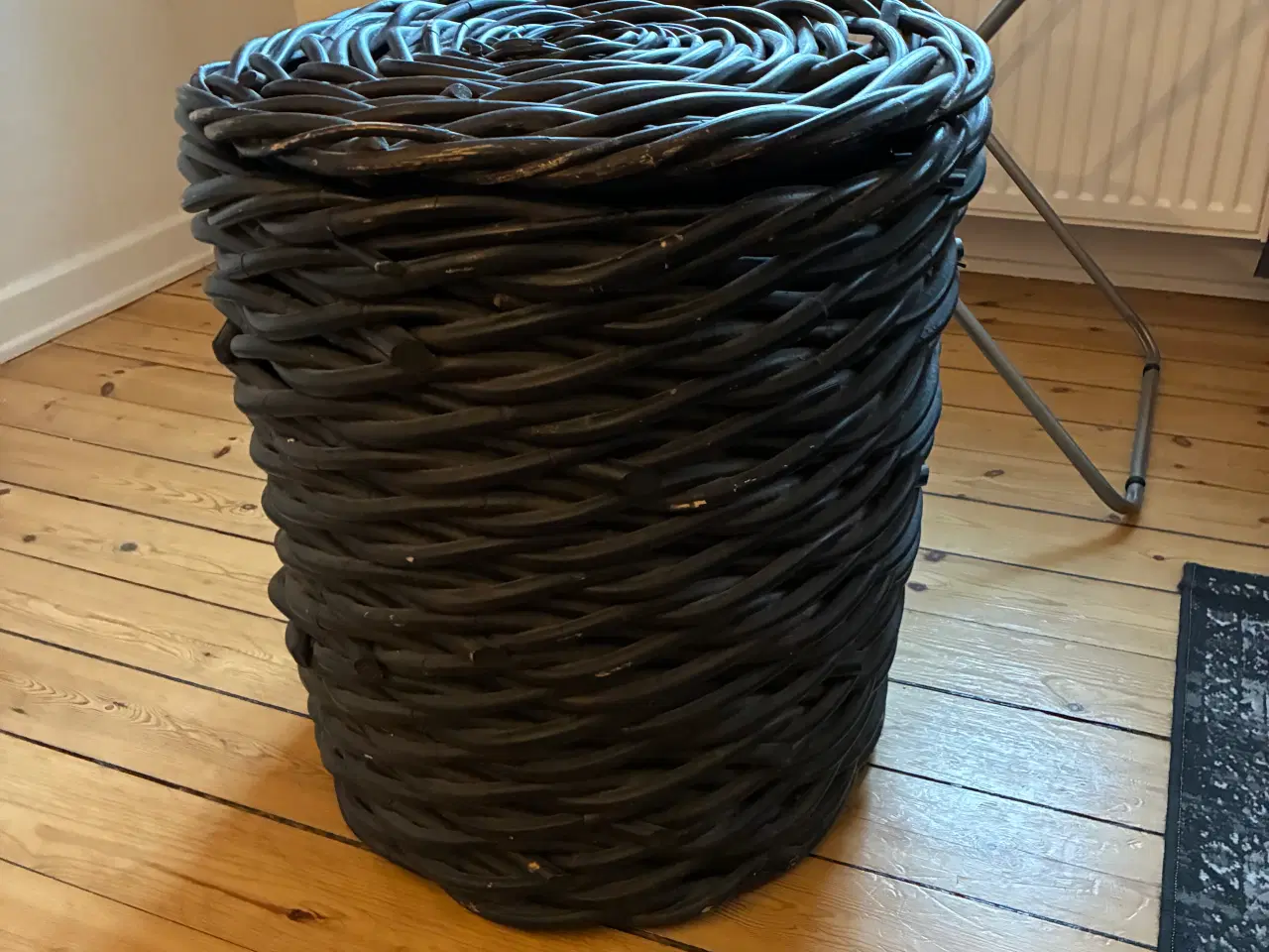 Billede 1 - Kurv i robust træ