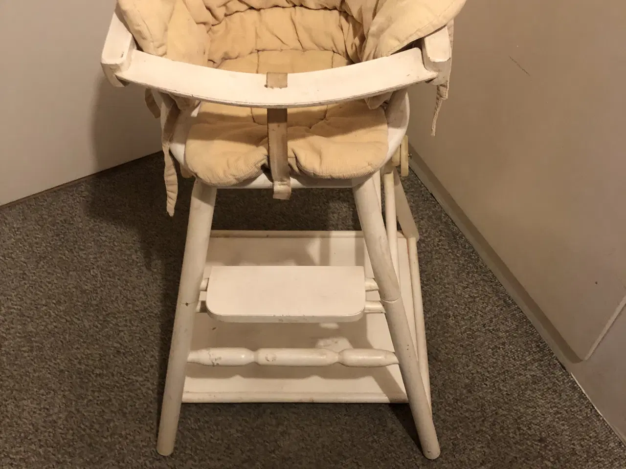Billede 1 - Hvid Højstol / legebord med hynde. 