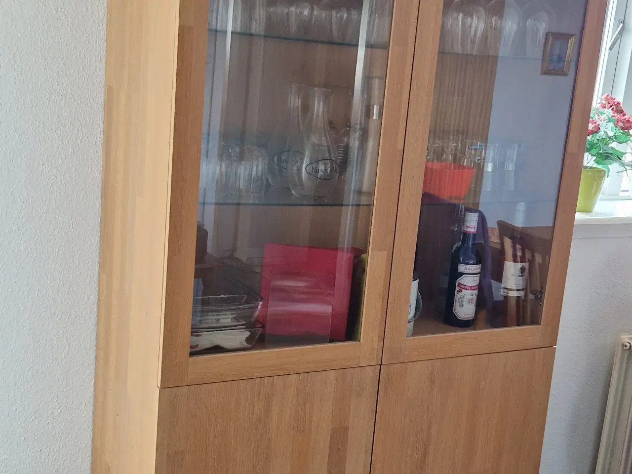 Billede 2 - Egetræ vitrine skænk og bord