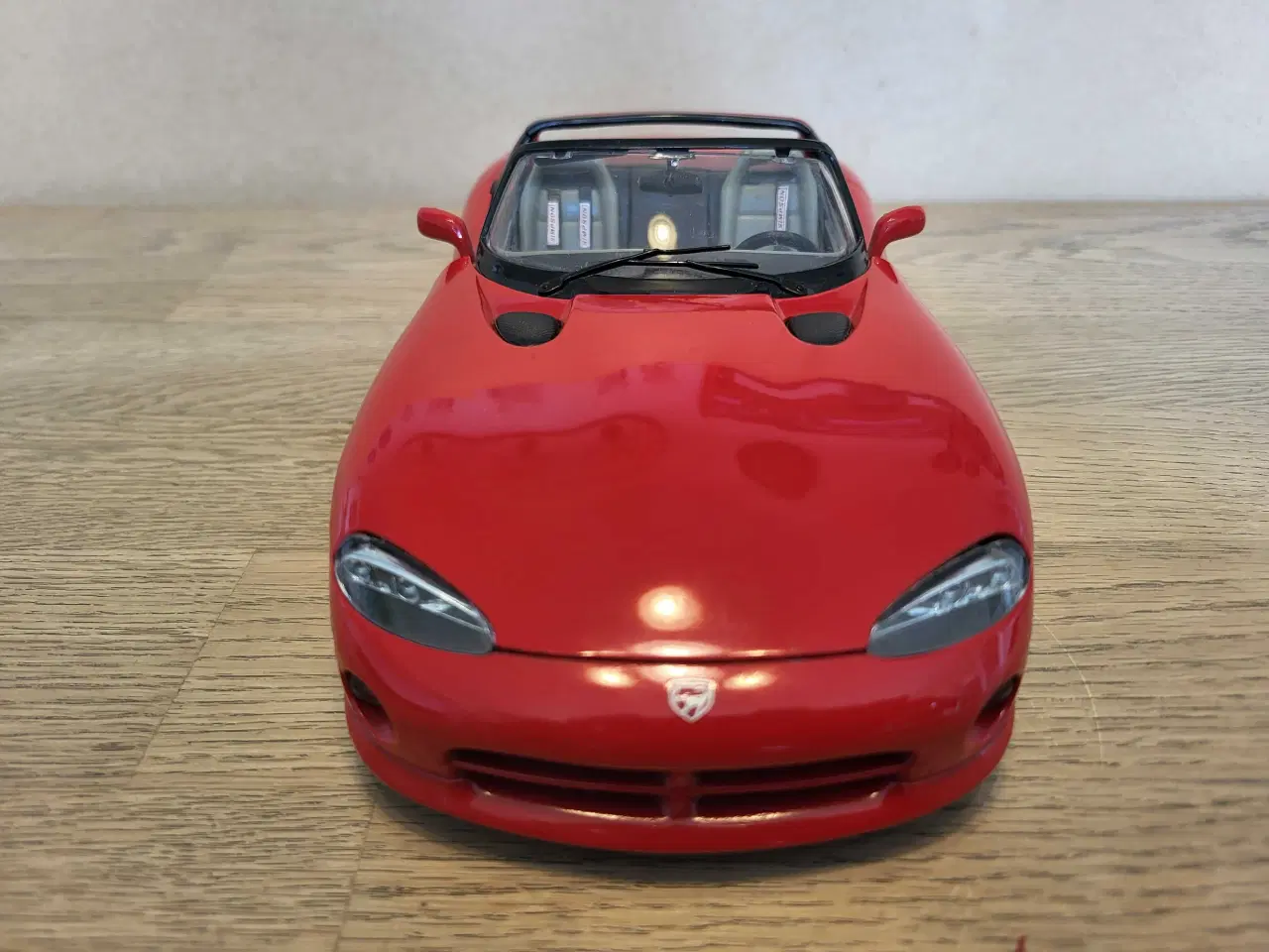 Billede 7 - Modelbil: VIPER RT/10 DODGE 1992.  Skala 1/18.