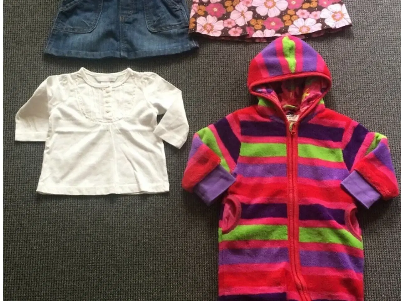 Billede 1 - Tøjpakke 4 stk. tøj. Str. 68 