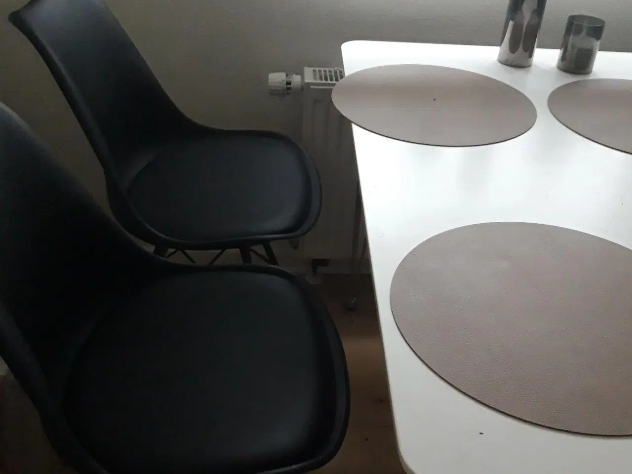 Billede 7 - Køkkenbord og 4 stole 