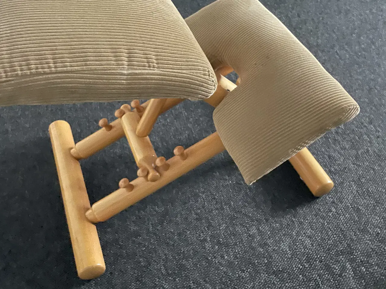 Billede 3 - Knælende rygvenlig stol