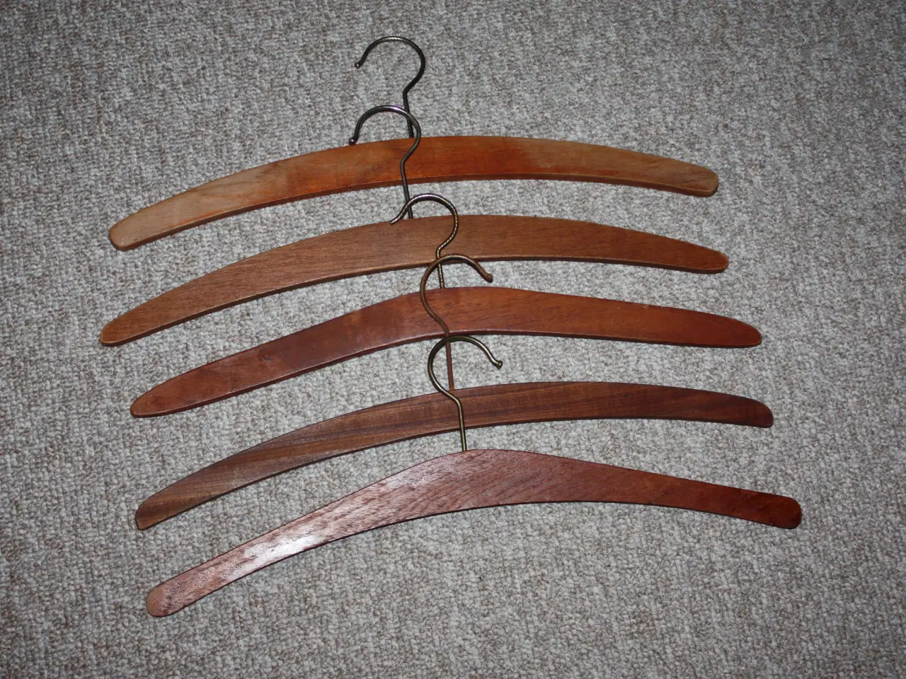 Billede 1 - Retro træ bøjler, teaktræ bøjler, tøjbøjler