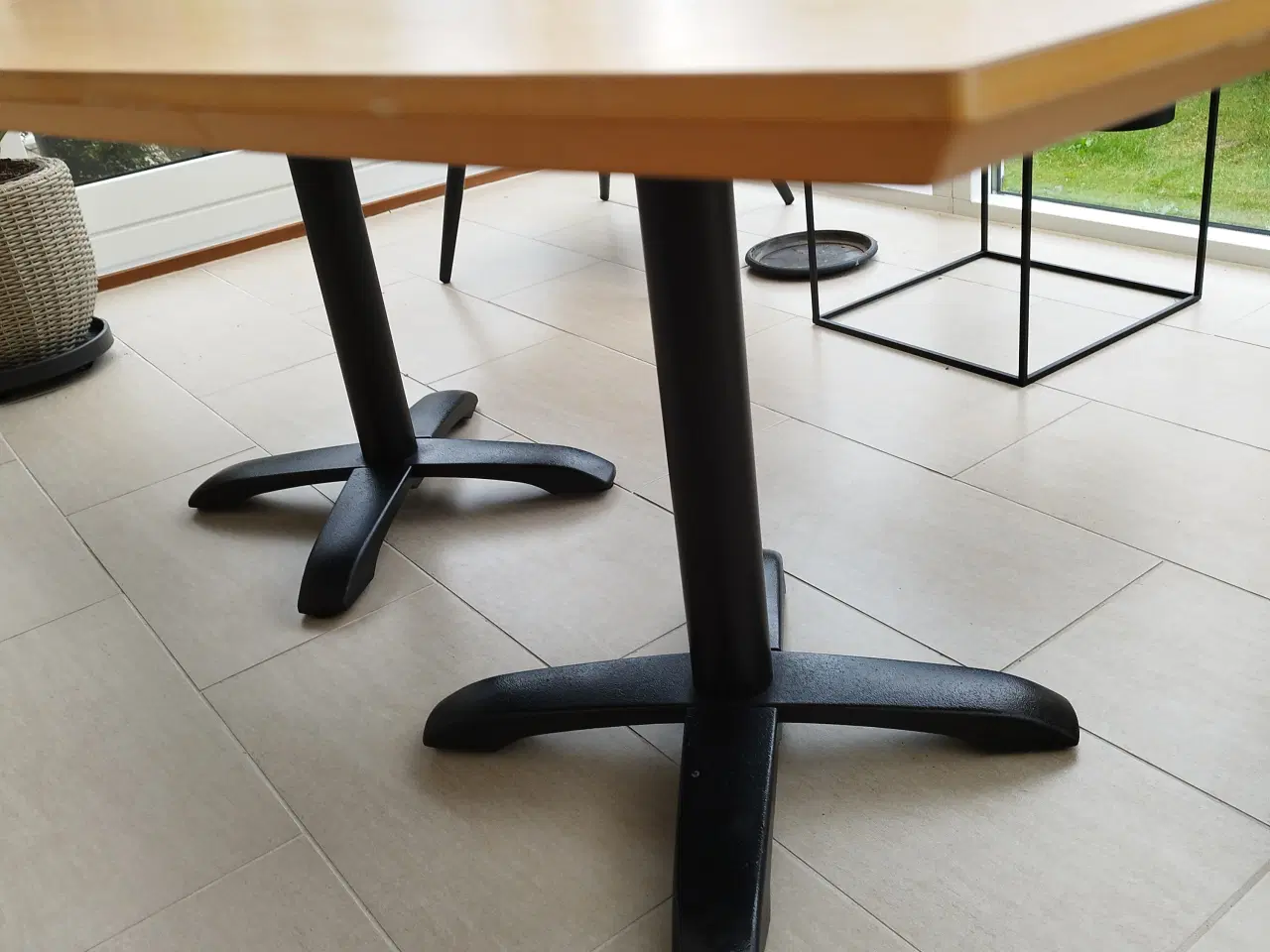Billede 4 - Spisebord MDF/ Træ Sort Stel -50%