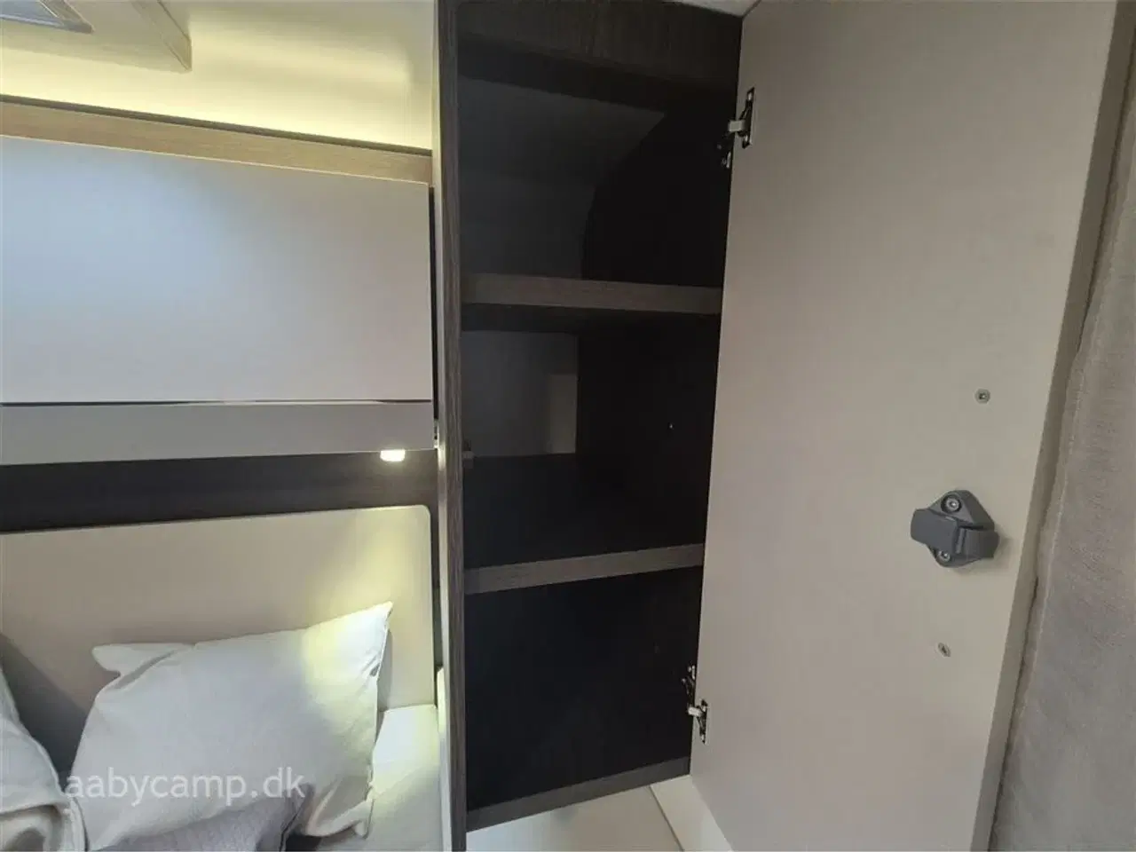 Billede 20 - 2022 - Benimar Tessoro 497   Nk pakke. Automatgear. solceller. Lithium batteri. Markise. cykelstativ. Queensbed. A/C.