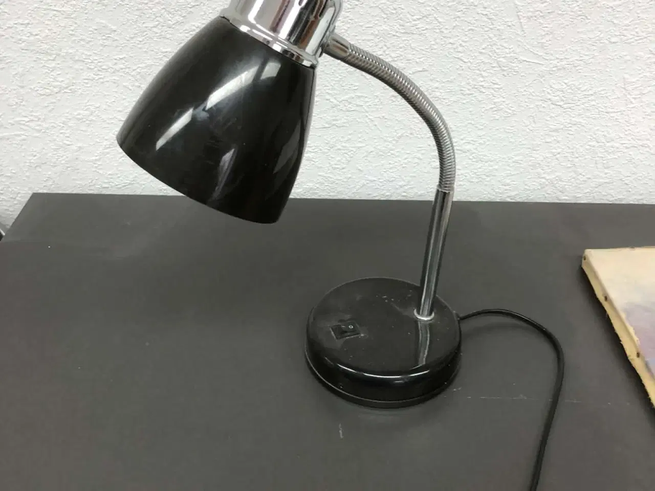 Billede 1 - bordlampe i sort