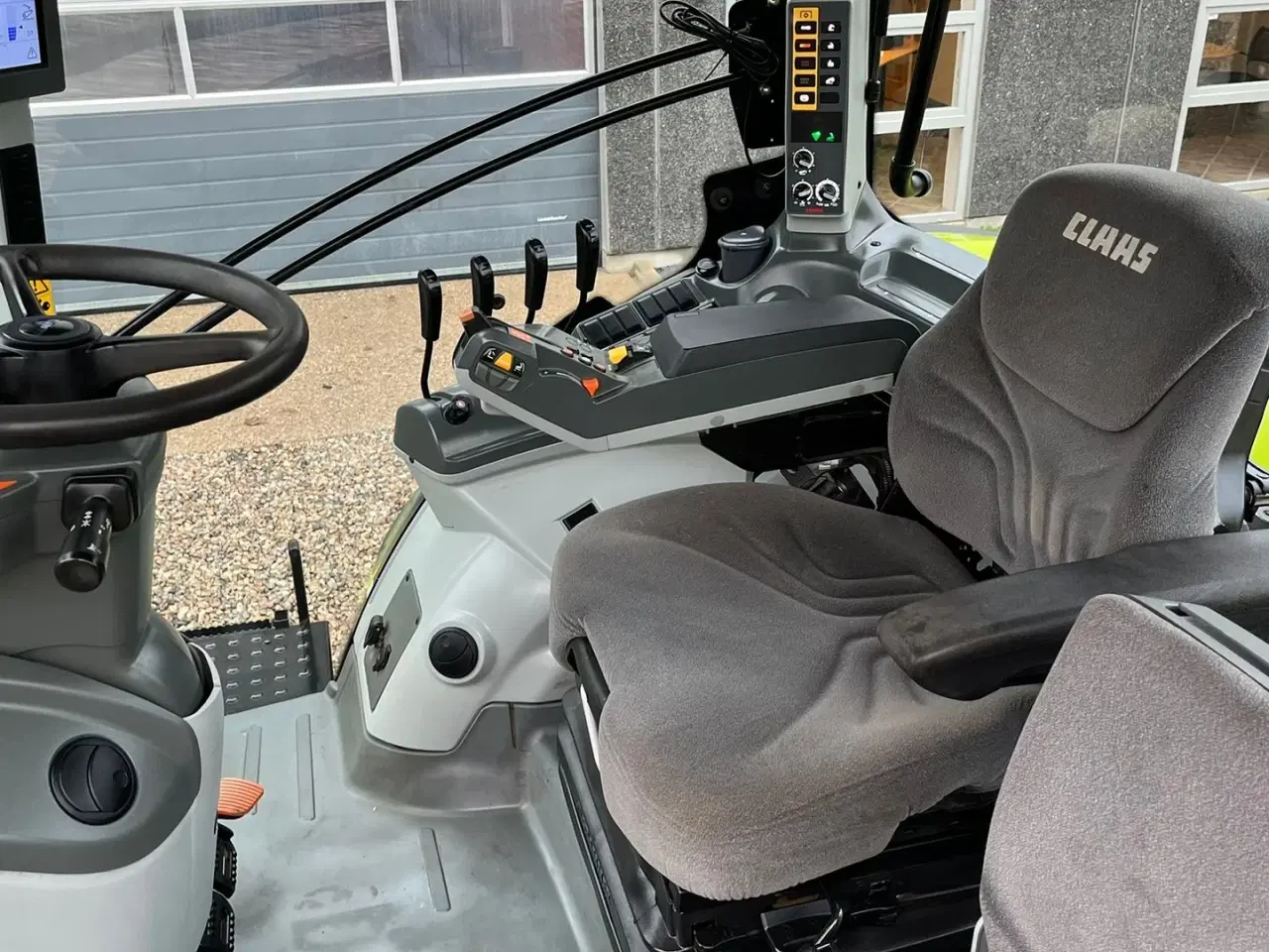 Billede 6 - CLAAS Axion 830 Med frontlift. Velholdt traktor.