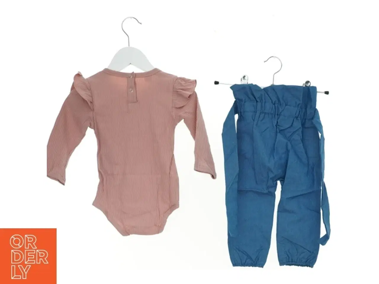Billede 2 - Sæt børnetøj (str. 98 cm)