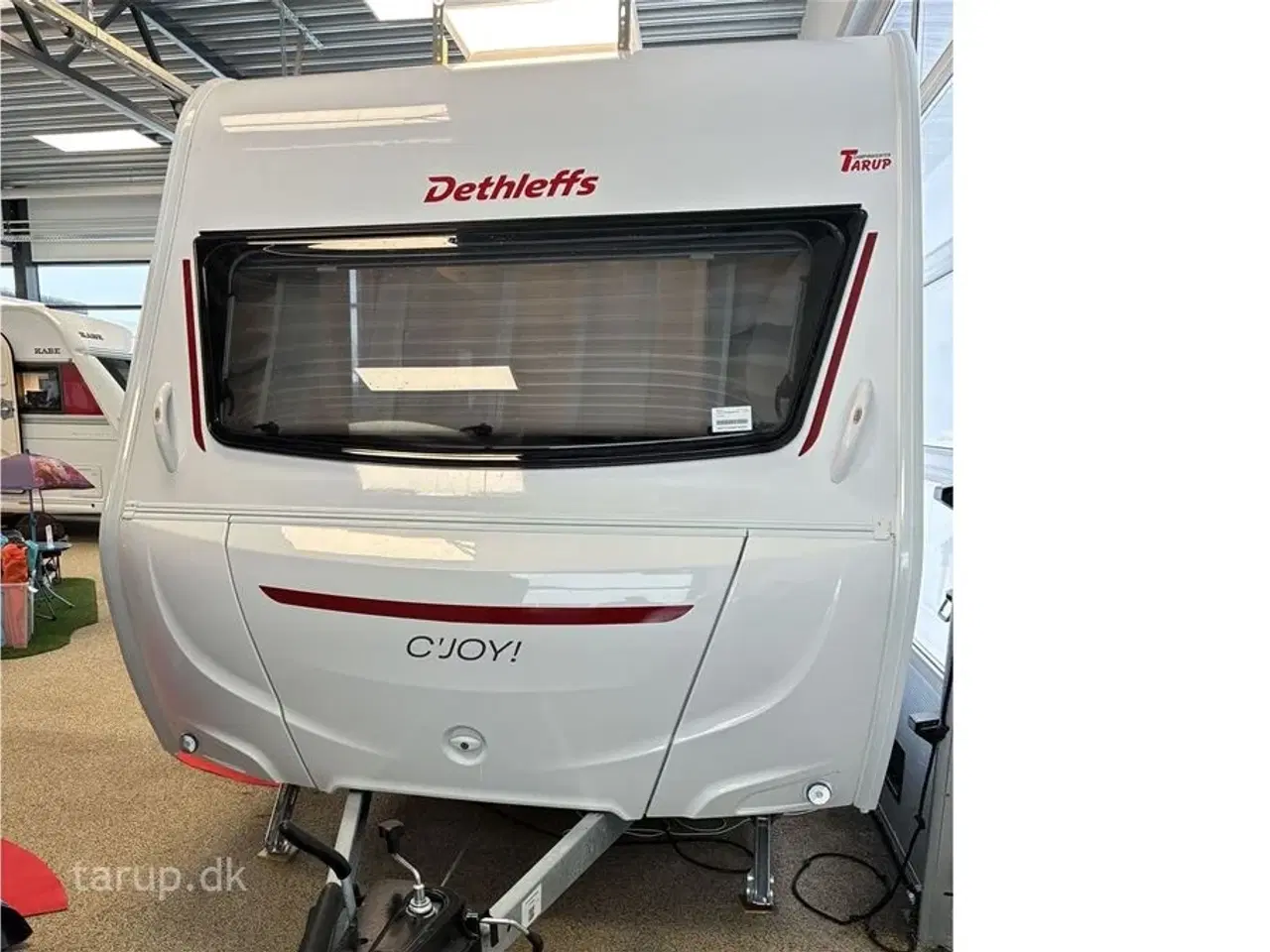 Billede 4 - 2026 - Dethleffs C'joy 460 LE   Enkeltsenge med udtræk til dobbeltseng, endesiddegruppe, varmt vand, blæservarme, spildevandstank,  kompressorkøleskab