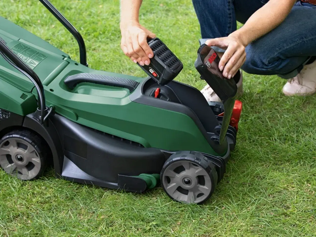 Billede 5 - Bosch PLÆNEKLIPPER på batteri sælges BILLIGT