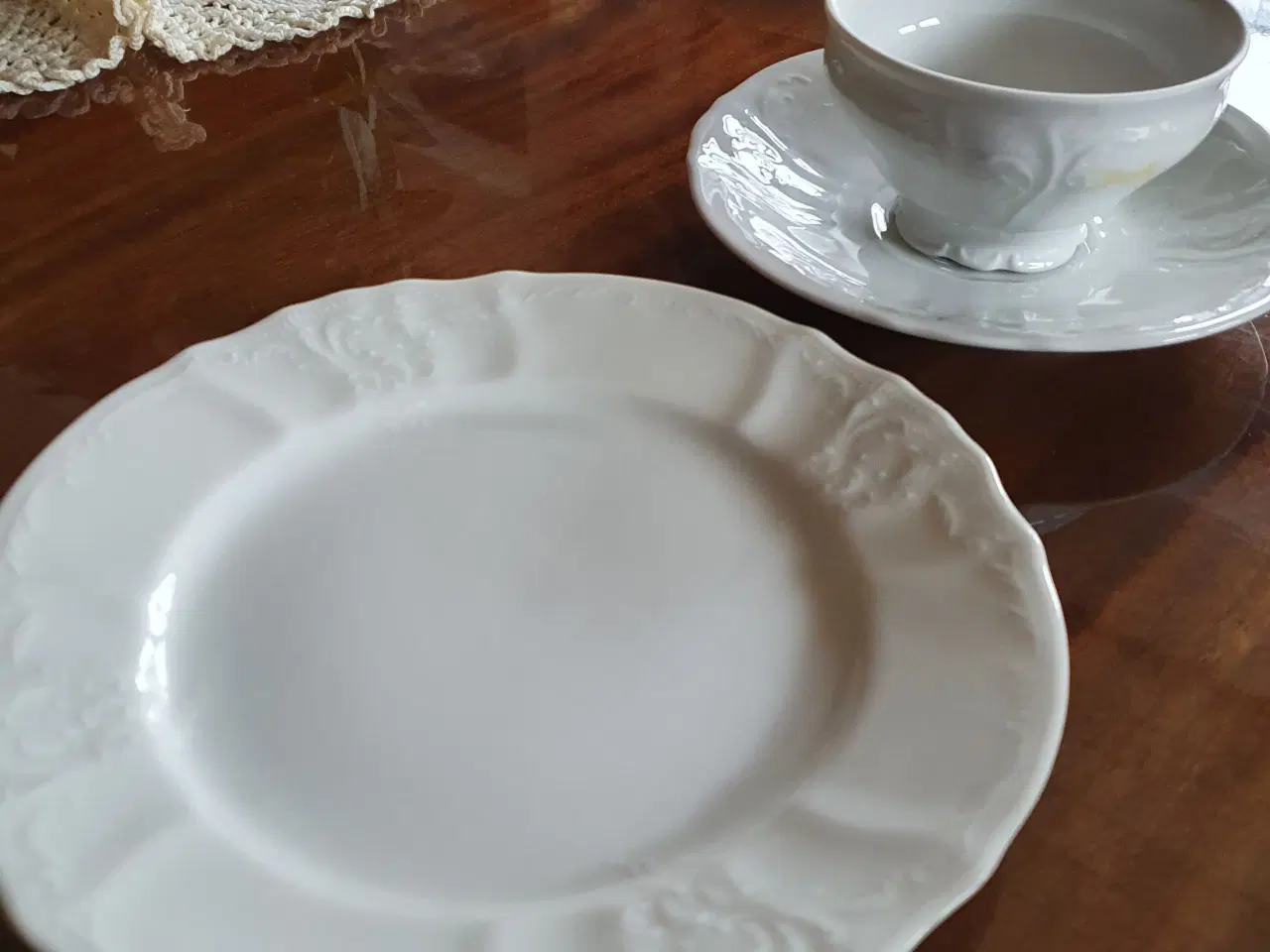 Billede 7 - Hvidt kaffe og spisestel til 12 pers.