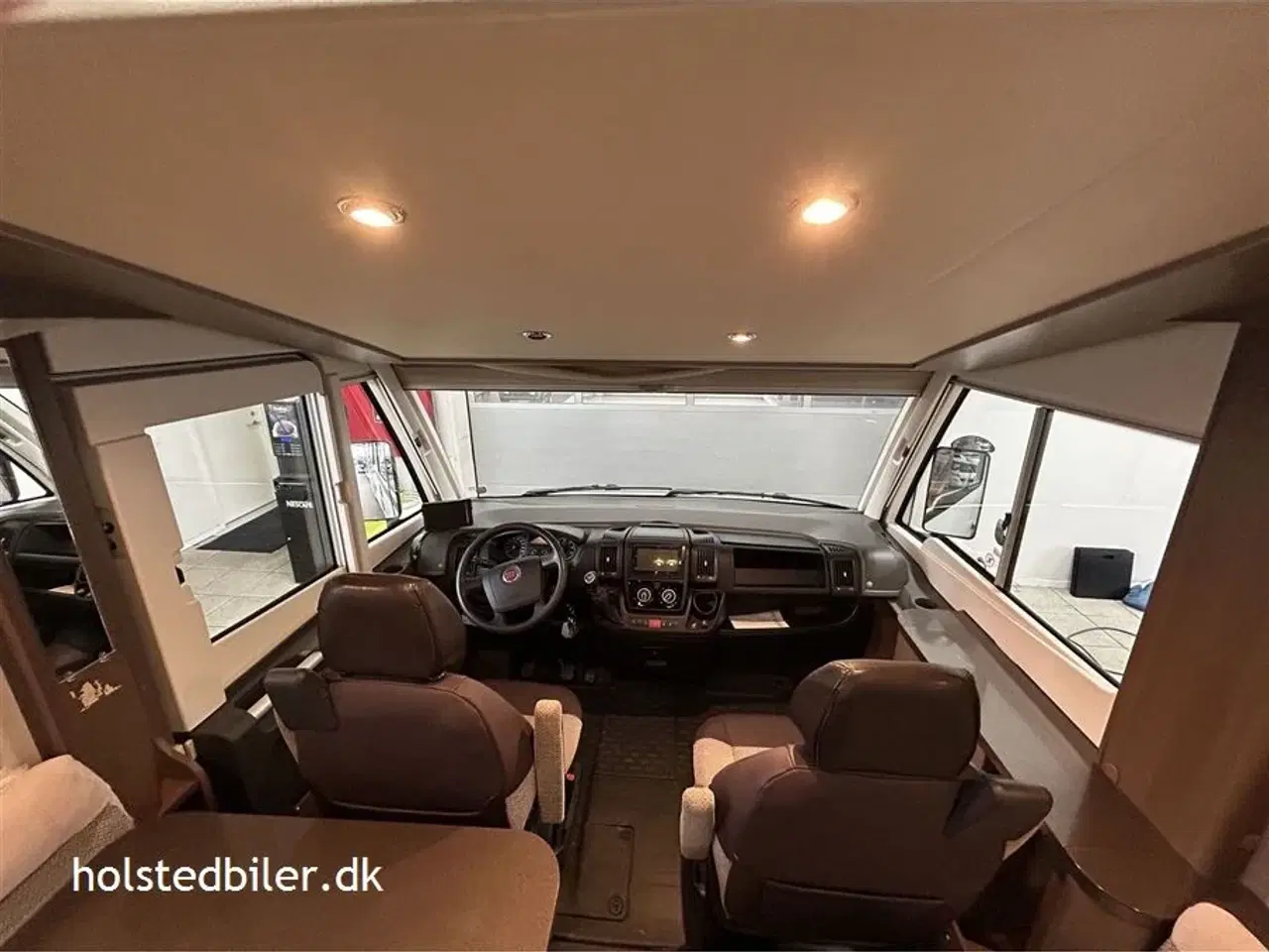 Billede 21 - 2013 - Adria Sonic Axess   Dobbeltseng - hæve/sænkeseng - plads og luft.