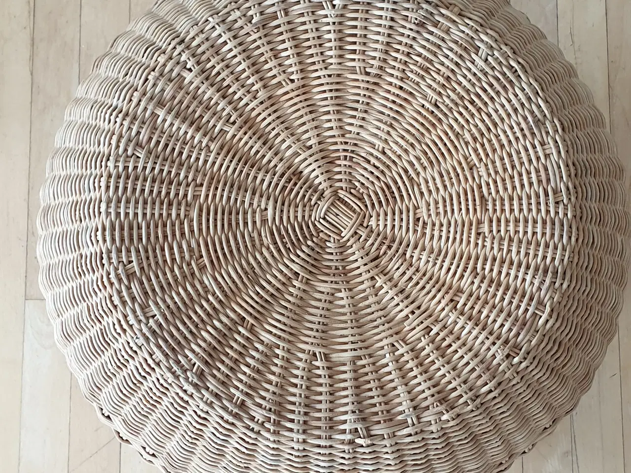 Billede 2 - 70s Rattan Wicker fodskammel.