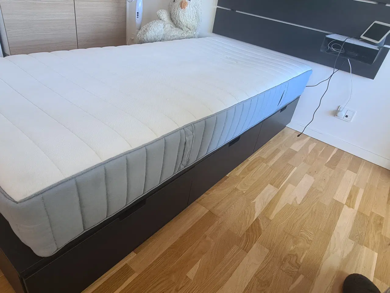 Billede 4 - IKEA NORDLI sengstel + sengegavl + VALEVÅG springm