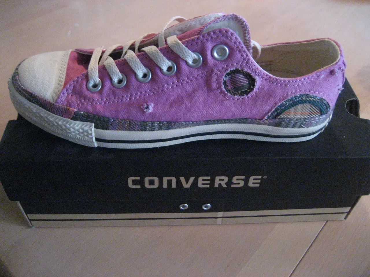 Billede 2 - Sprit nye Converse sko sælges !