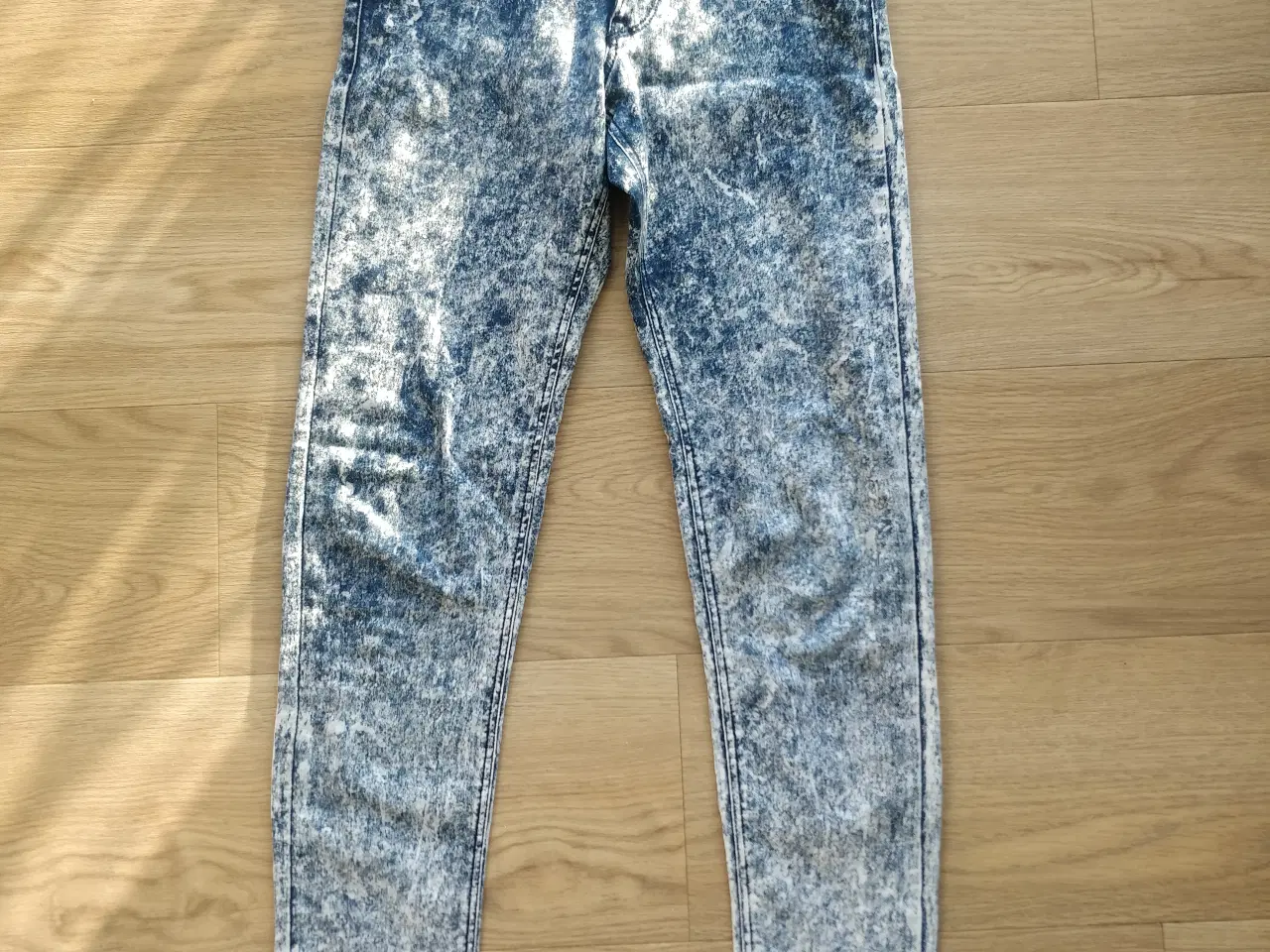 Billede 2 - H&M skinny jeans, blå og hvid, bukser