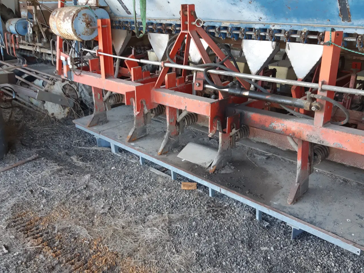 Billede 2 - Majs Såmaskine, med gødningsudstyr