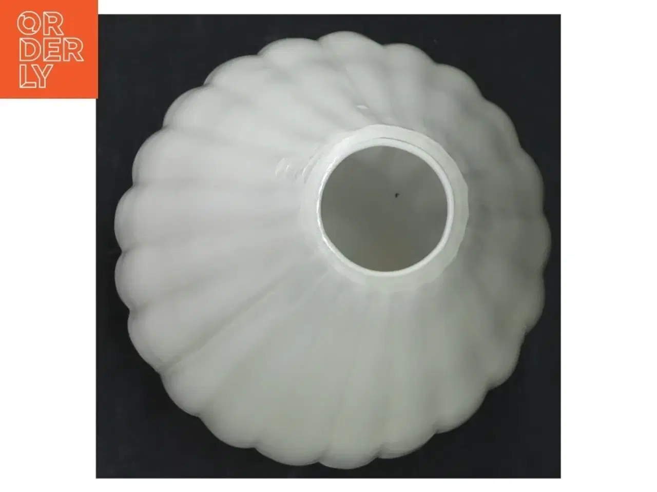Billede 2 - Hvidt glasvase (str. H. 18 cm)