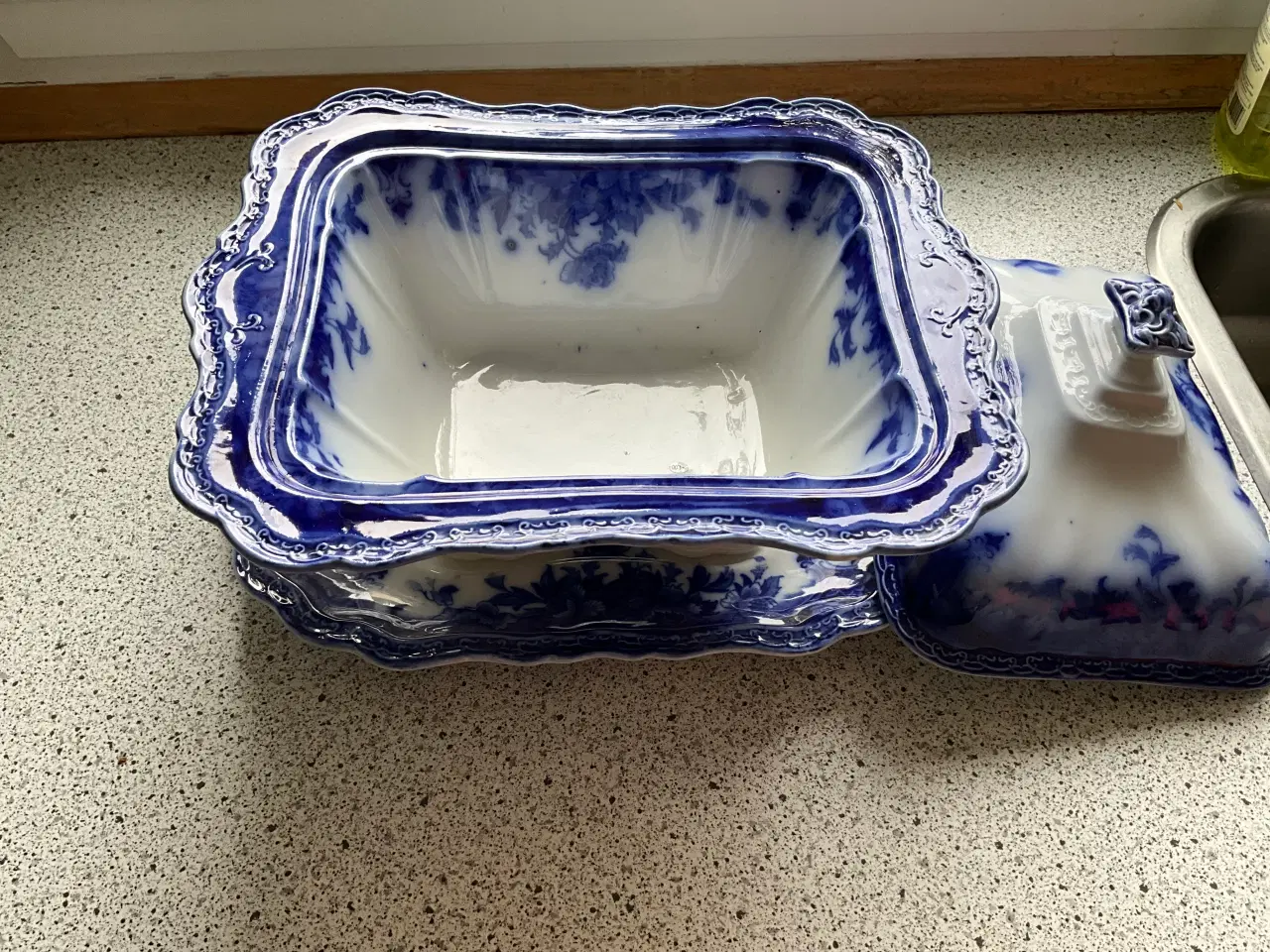 Billede 8 - Royal Wedgwood suppeterrin med underskål