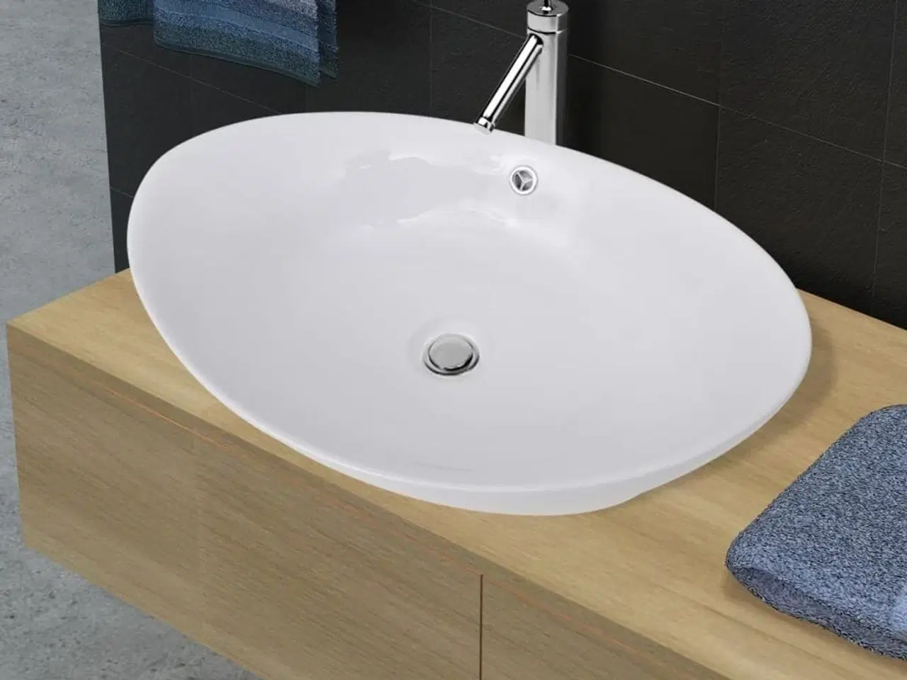 Billede 1 - Håndvask keramisk oval med overløb 59 x 38,5 cm