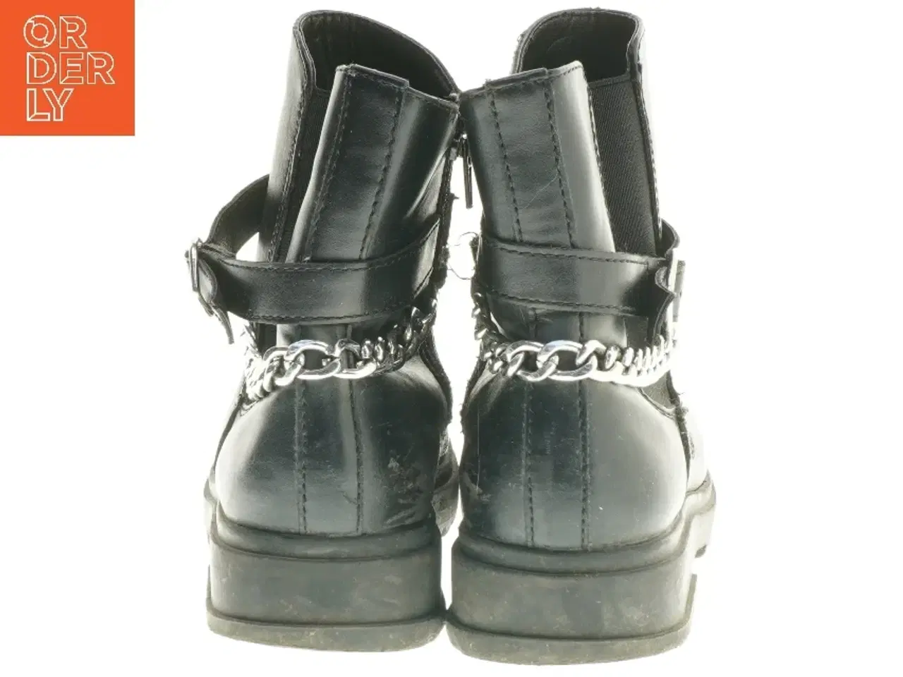 Billede 2 - Sort ankelstøvler med kæde fra Friboo (str. 35 )