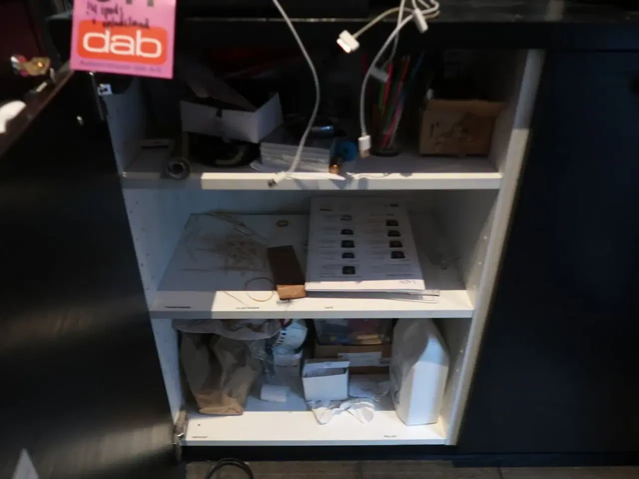 Billede 5 - 2 stk. Skabe med indhold